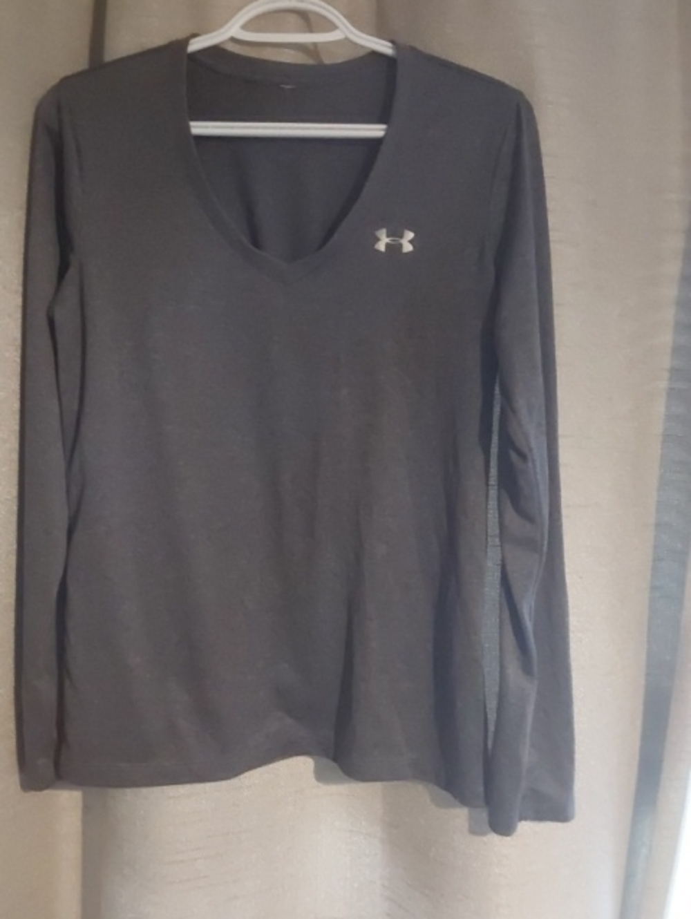 Under Armour Women's Black V-Neck Long Sleeve Performance Top
